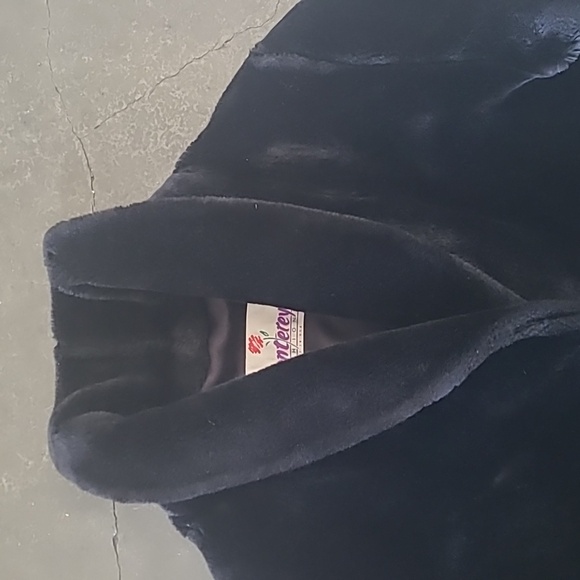 VINTAGE MONTEREY FASHIONS FAUX FUR COAT - Picture 3 of 10